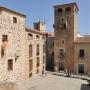 De Plaza de San Jorge gezien vanaf de trappen voor de kerk