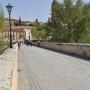 Op de brug richting de oude stad van Salamanca